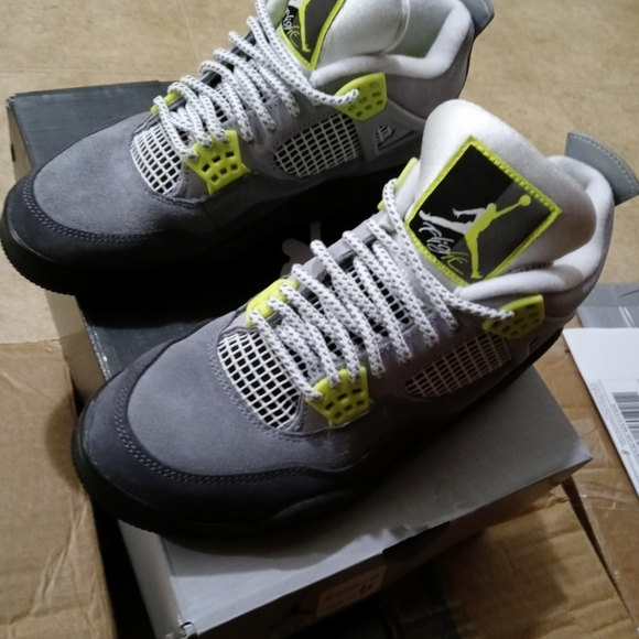 Sneakers - Picture 7 of 7